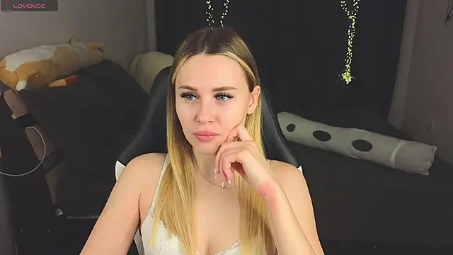 Snapshot of Alenca_hot_sex chatting on 01/22/25, 05:28 Alenca hot sex online show from 01/22/25, 05:28