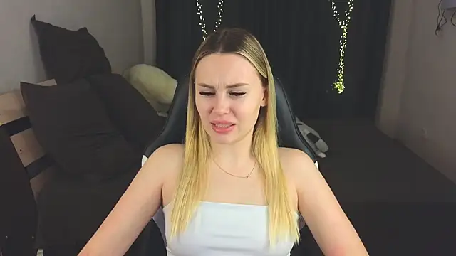 Snapshot of Alenca_hot_sex chatting on 01/23/25, 04:26 Alenca hot sex online show from 01/23/25, 04:26