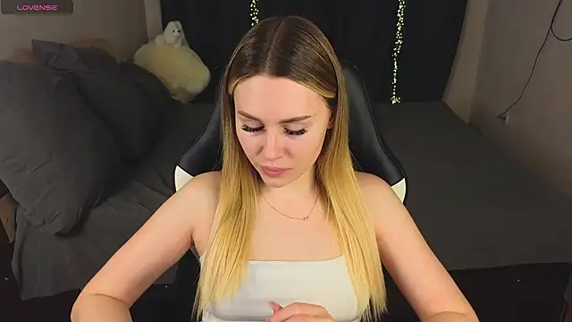 Snapshot of Alenca_hot_sex chatting on 02/13/25, 03:03 Alenca hot sex online show from 02/13/25, 03:03