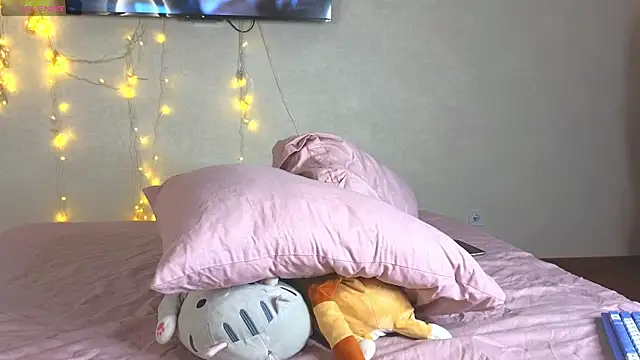 Snapshot of Alenca_hot_sex chatting on 12/15/25, 02:21 Alenca hot sex online show from 12/15/25, 02:21