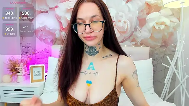 SarahLust online show from 11/22/25, 01:10