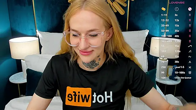 SarahLust online show from 05/17/26, 12:23