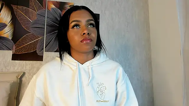 Snapshot of Emma_Morgann chatting on 12/20/24, 11:21 Emma Morgann online show from 12/20/24, 11:21