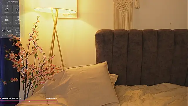 bunnycuteshy online show from 09/18/25, 02:52