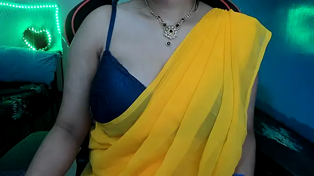 Snapshot of South_indian_tickly chatting on 01/17/25, 06:23 South indian tickly online show from 01/17/25, 06:23