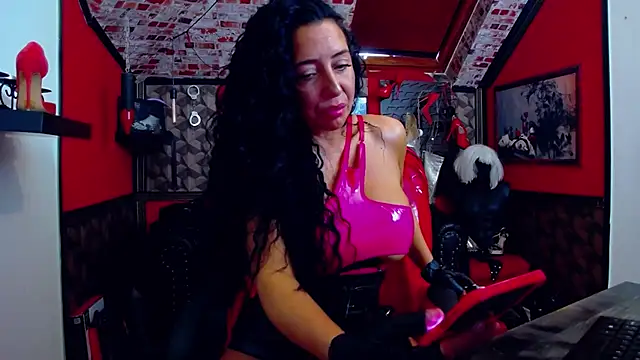 Snapshot of DommeBellatrix chatting on 04/20/26, 11:35 DommeBellatrix online show from 04/20/26, 11:35