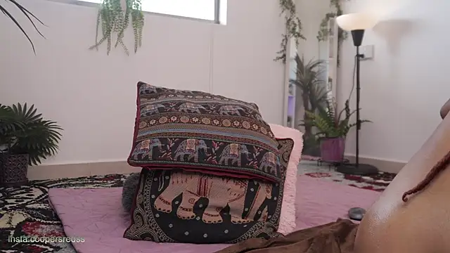 Snapshot of Cooper-Reds chatting on 01/21/25, 08:43 Cooper-Reds online show from 01/21/25, 08:43