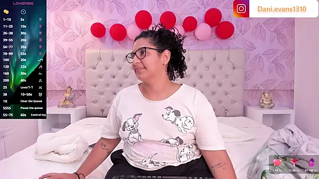 DanielleEvans  online show from 02/18/25, 10:36