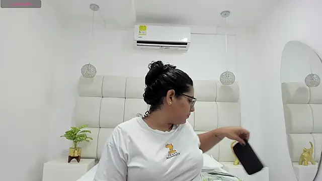 DanielleEvans  online show from 09/15/25, 11:21