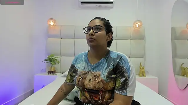 DanielleEvans  online show from 11/20/25, 11:10