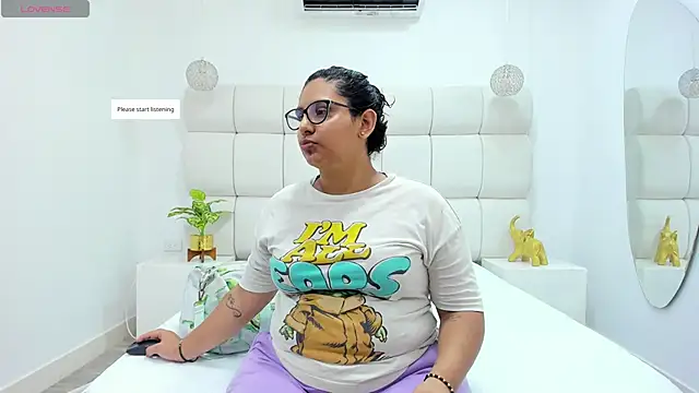 DanielleEvans  online show from 11/24/25, 11:21