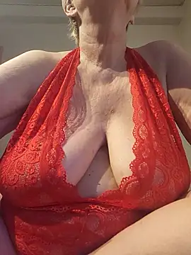 Snapshot of milfchantal4 chatting on 04/20/26, 04:37 milfchantal4 online show from 04/20/26, 04:37