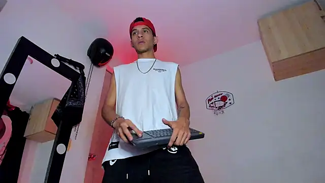 Snapshot of Samuel_Suarez chatting on 01/08/26, 01:30 Samuel Suarez online show from 01/08/26, 01:30