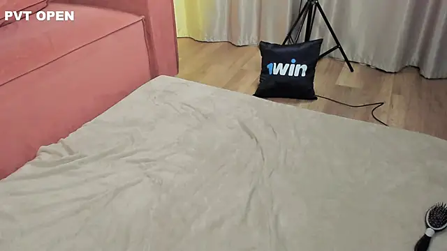 Snapshot of hlopushkahouse chatting on 01/26/25, 05:02 hlopushkahouse online show from 01/26/25, 05:02