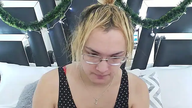 Snapshot of katya_kozlov chatting on 12/04/24, 03:15 katya kozlov online show from 12/04/24, 03:15