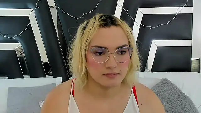 Snapshot of katya_kozlov chatting on 02/08/25, 01:11 katya kozlov online show from 02/08/25, 01:11