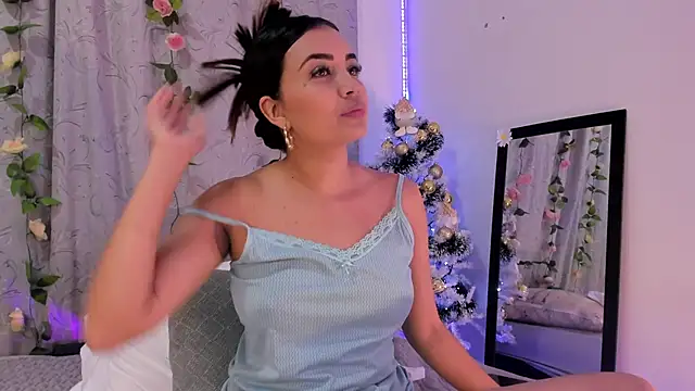 aisha es online show from 12/14/24, 12:12