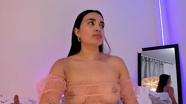 aisha es online show from 01/19/25, 04:04