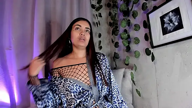 aisha es online show from 03/15/25, 01:52