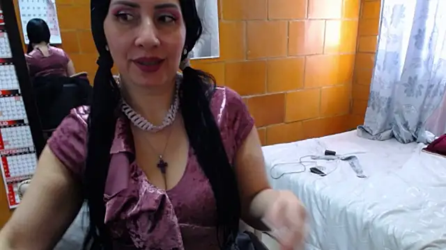 Snapshot of charlote_temple chatting on 06/26/26, 02:10 charlote temple online show from 06/26/26, 02:10