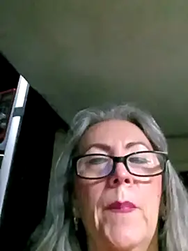 Snapshot of EvaRobinson chatting on 12/31/24, 02:08 EvaRobinson online show from 12/31/24, 02:08