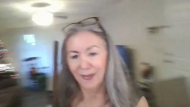 Snapshot of EvaRobinson chatting on 01/02/25, 09:28 EvaRobinson online show from 01/02/25, 09:28
