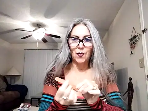 Snapshot of EvaRobinson chatting on 01/21/25, 10:30 EvaRobinson online show from 01/21/25, 10:30
