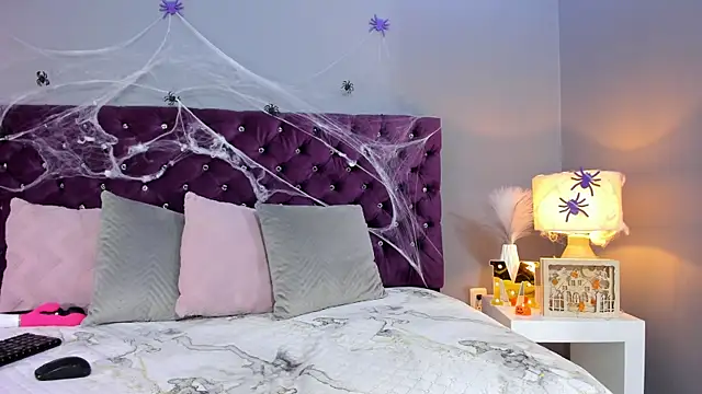 MauraGray online show from 10/29/25, 08:43