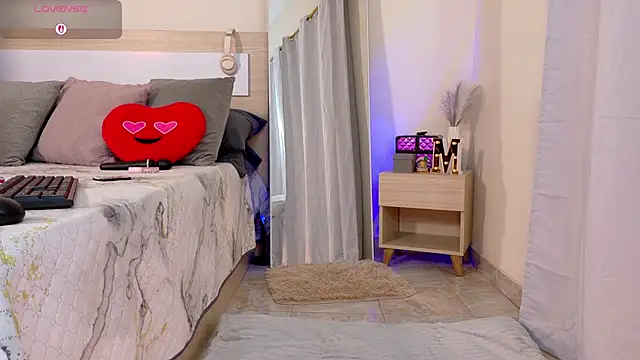 Snapshot of MauraGray chatting on 02/27/26, 09:15 MauraGray online show from 02/27/26, 09:15