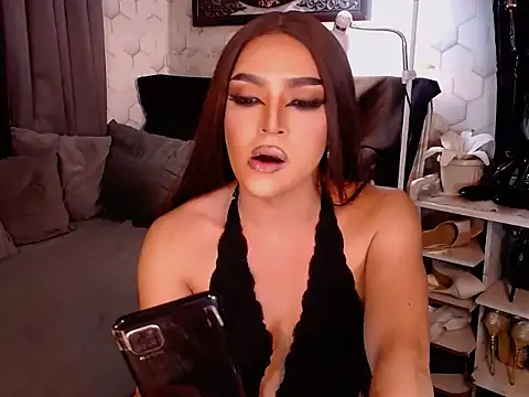 Snapshot of PinayWonderCockxxx chatting on 10/23/25, 11:42 PinayWonderCockxxx online show from 10/23/25, 11:42
