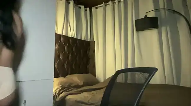 Snapshot of Lilly_cruz chatting on 12/20/24, 07:07 Lilly cruz online show from 12/20/24, 07:07