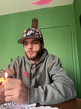 Snapshot of mendonca_4m chatting on 05/19/26, 12:44 mendonca 4m online show from 05/19/26, 12:44