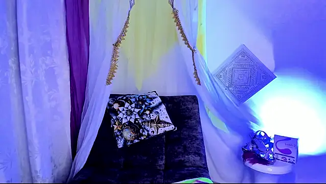 Snapshot of sophiaamethystt chatting on 03/16/25, 02:53 sophiaamethystt online show from 03/16/25, 02:53