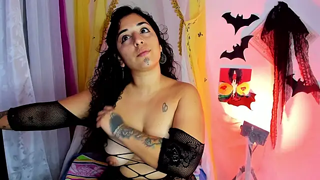 Snapshot of sophiaamethystt chatting on 10/13/25, 06:41 sophiaamethystt online show from 10/13/25, 06:41