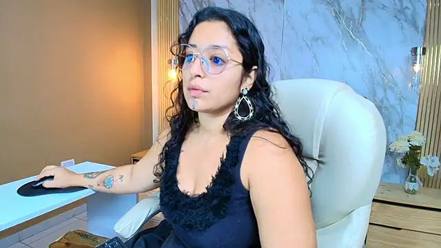 Snapshot of sophiaamethystt chatting on 07/22/26, 01:03 sophiaamethystt online show from 07/22/26, 01:03