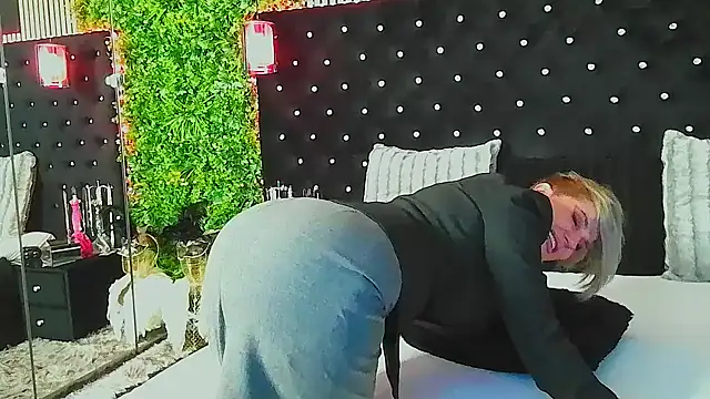 Snapshot of InannaStar chatting on 03/10/26, 10:42 InannaStar online show from 03/10/26, 10:42