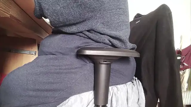 Snapshot of chubbysmallcock@xh chatting on 03/01/25, 02:23 chubbysmallcockxh online show from 03/01/25, 02:23