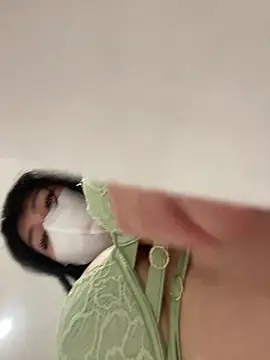 Snapshot of Onee-Chew chatting on 12/05/25, 12:52 Onee-Chew online show from 12/05/25, 12:52