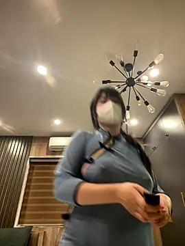 Snapshot of Onee-Chew chatting on 01/14/26, 12:00 Onee-Chew online show from 01/14/26, 12:00