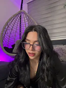 Snapshot of Samantha_Bernardo chatting on 04/17/26, 04:15 Samantha Bernardo online show from 04/17/26, 04:15
