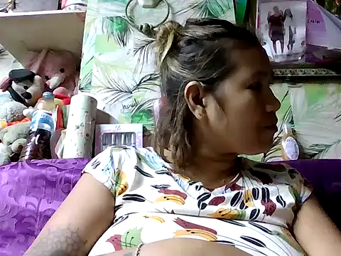 Snapshot of sweet_smile4u chatting on 12/16/25, 12:43 sweet smile4u online show from 12/16/25, 12:43