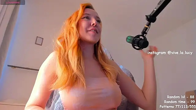 Snapshot of Lucy_Ember chatting on 01/10/25, 07:35 Lucy Ember online show from 01/10/25, 07:35