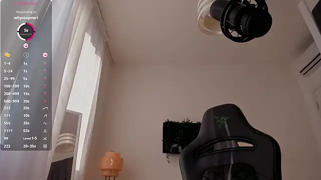 Snapshot of Lucy_Ember chatting on 09/21/25, 05:42 Lucy Ember online show from 09/21/25, 05:42