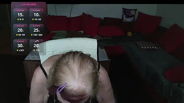 HeisseomaOriginal online show from 11/18/25, 08:08