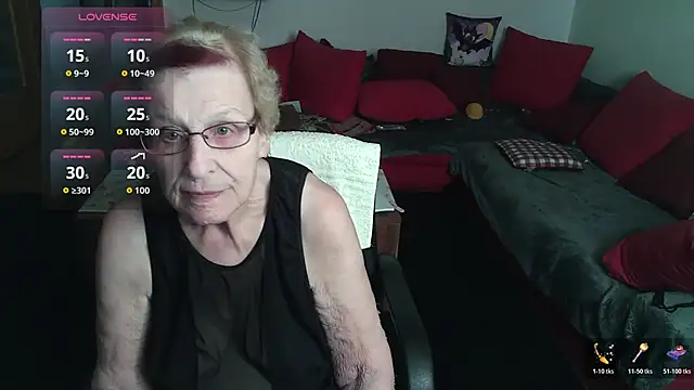 HeisseomaOriginal online show from 11/19/25, 08:14