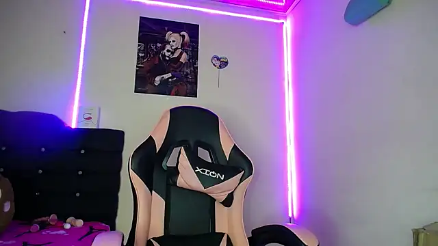 yuliana 19 online show from 10/14/25, 11:11