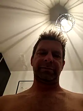 Snapshot of Mjn34 chatting on 12/16/25, 06:29 Mjn34 online show from 12/16/25, 06:29