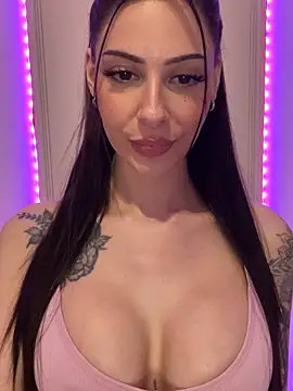 Snapshot of Sassy-Susie chatting on 01/06/26, 03:27 Sassy-Susie online show from 01/06/26, 03:27