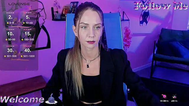Snapshot of GrayceWild chatting on 09/16/25, 11:44 GrayceWild online show from 09/16/25, 11:44