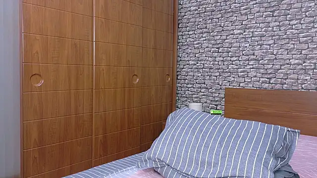 Snapshot of CuteBlondeMe chatting on 11/02/25, 04:31 CuteBlondeMe online show from 11/02/25, 04:31